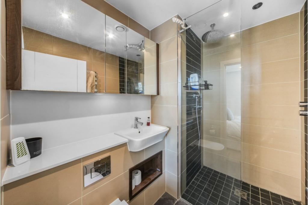 2 Bedroom Apartment for Sale – Altitude Point, Alie Street, Aldgate, London, E1 – £790,000