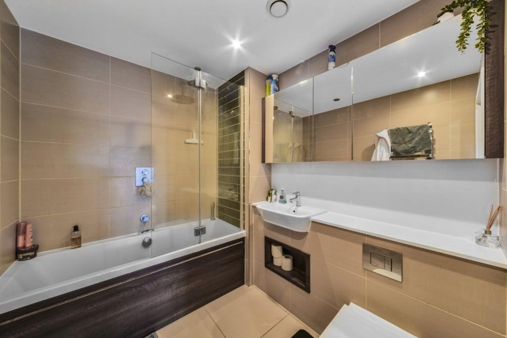 2 Bedroom Apartment for Sale – Altitude Point, Alie Street, Aldgate, London, E1 – £790,000