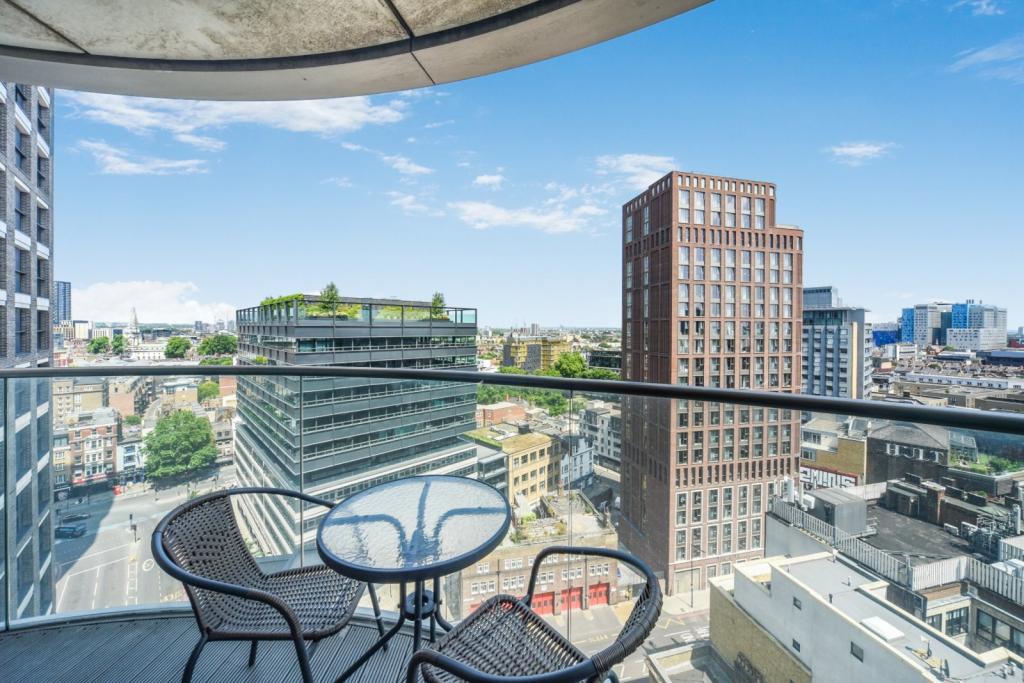 2 Bedroom Apartment for Sale – Altitude Point, Alie Street, Aldgate, London, E1 – £790,000