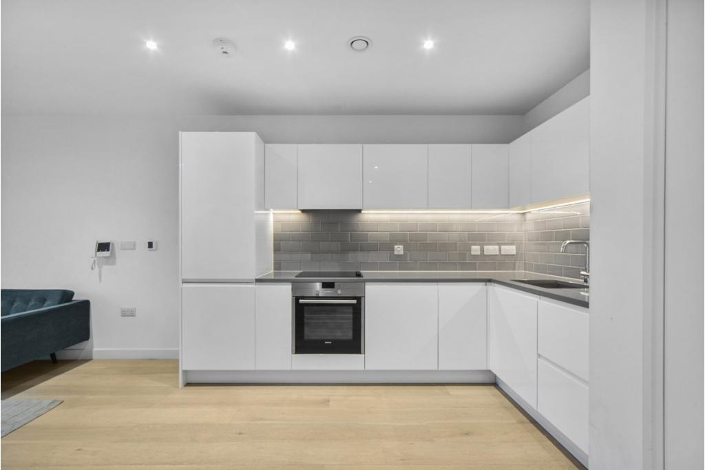1 Bedroom Apartment for Sale – Bonnet Street, Royal Wharf, Docklands, London, E16 – £399,950
