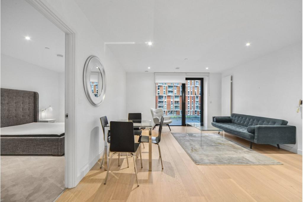 1 Bedroom Apartment for Sale – Bonnet Street, Royal Wharf, Docklands, London, E16 – £399,950