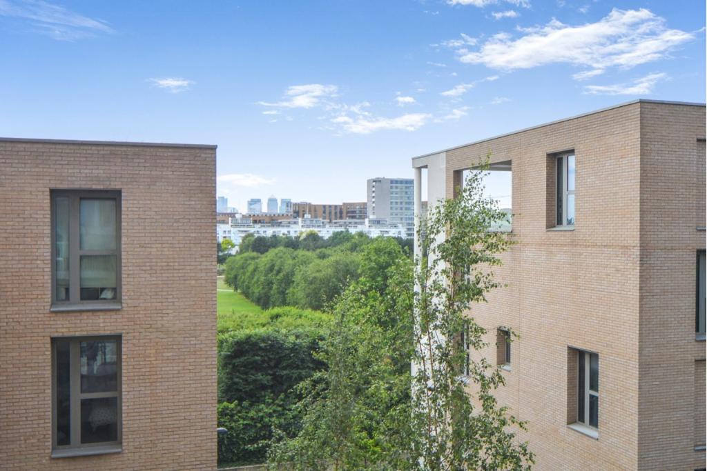1 Bedroom Apartment for Sale – Waterside Heights, Waterside Park, Booth Road, Docklands