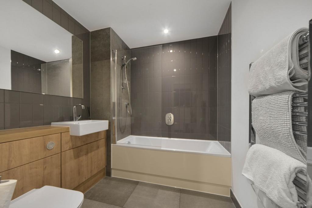 3 Bedroom Apartment for Sale – Timberyard Street, Deptford Landings – Offers in Excess of £600,000