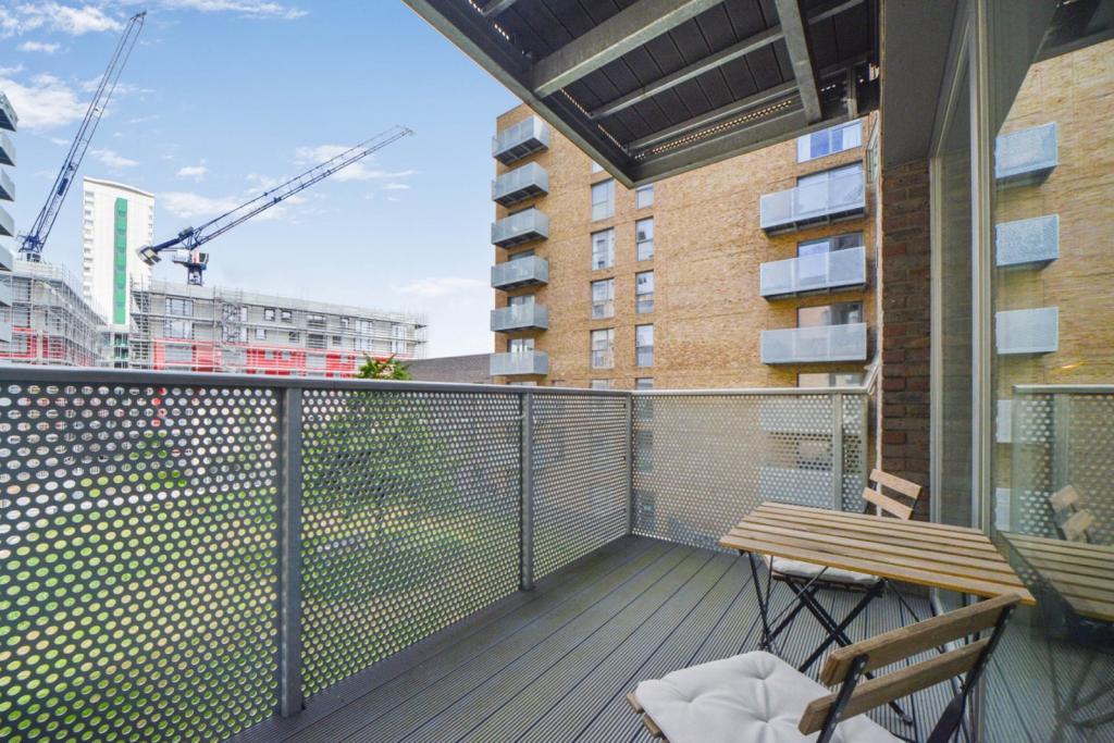 3 Bedroom Apartment for Sale – Timberyard Street, Deptford Landings – Offers in Excess of £600,000
