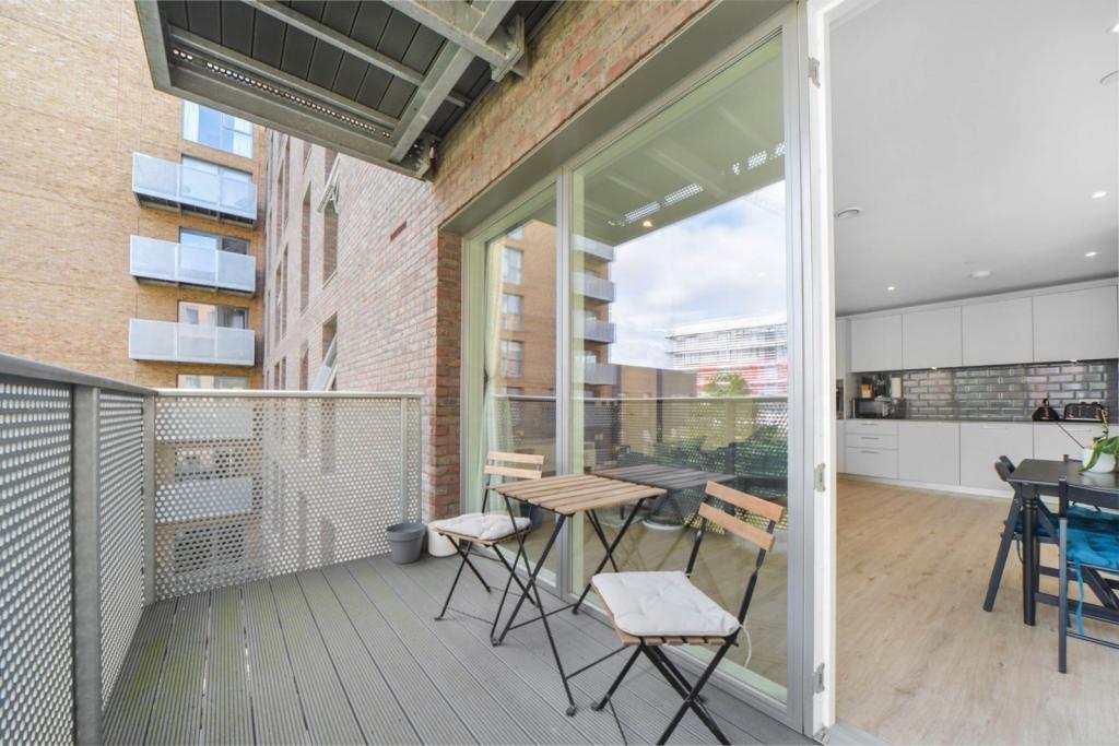 3 Bedroom Apartment for Sale – Timberyard Street, Deptford Landings – Offers in Excess of £600,000