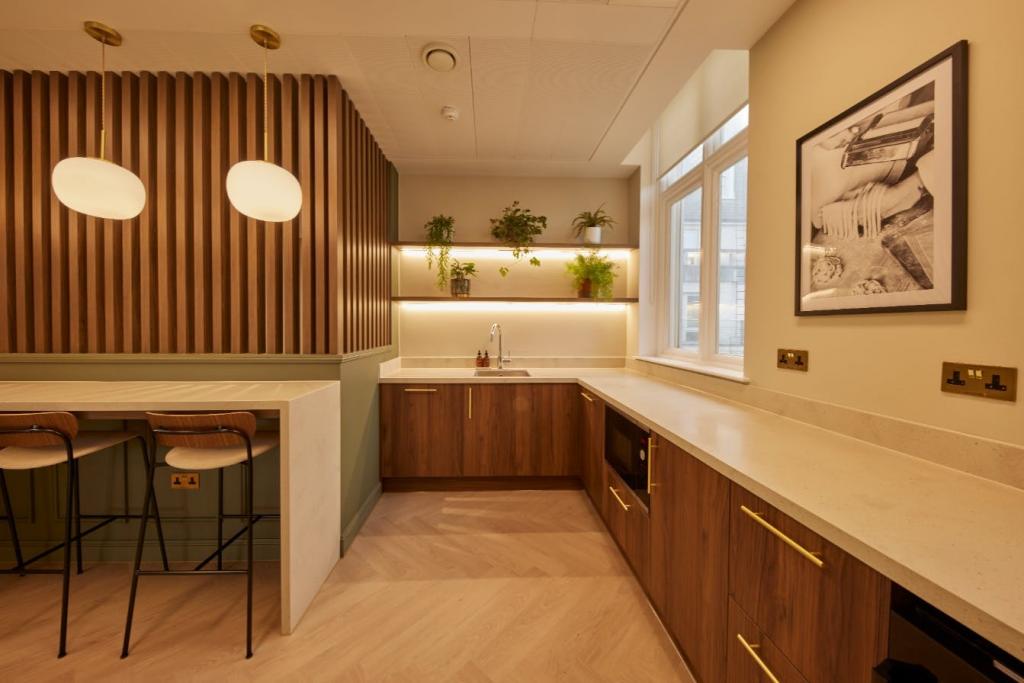 14-15 King St, St James's Submarket, London SW1Y 6QU – Office and Retail Space for Lease