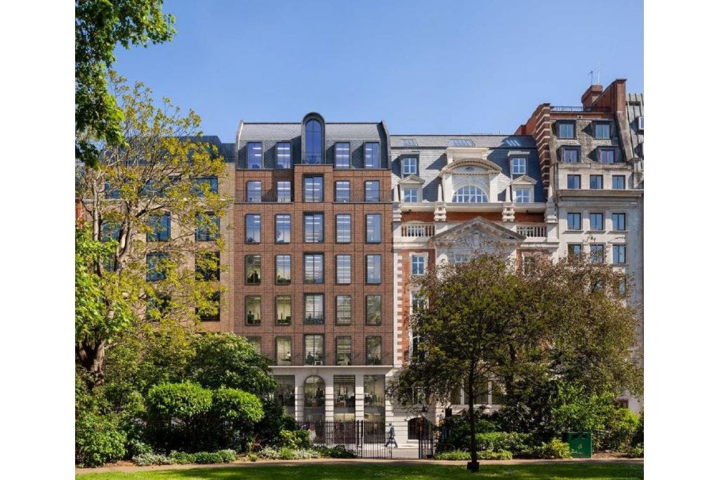 26 St. James's Square – Prime Office Space Available – 3,856 sq ft – £195 per sq ft