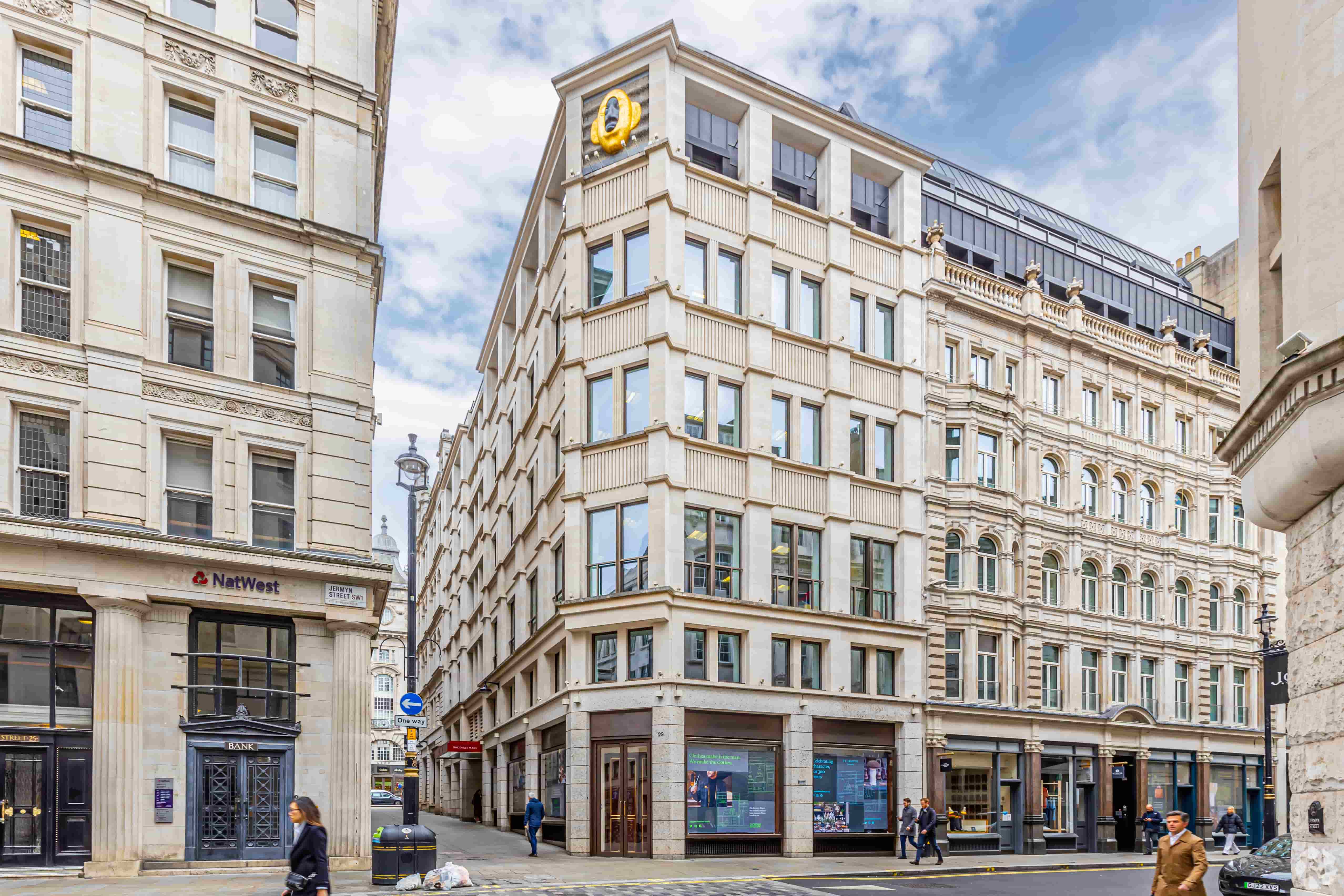 Piccadilly Circus Station – Retail/Office Space for Lease – 60 sq ft – £20,000 per annum