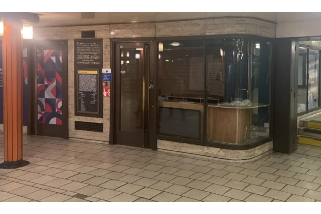 Piccadilly Circus Station – Retail/Office Space for Lease – 60 sq ft – £20,000 per annum