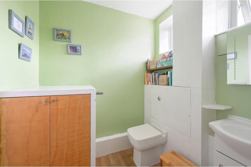 Delverton Road – Kennington – 2 Bedroom Maisonette for Sale – London SE17