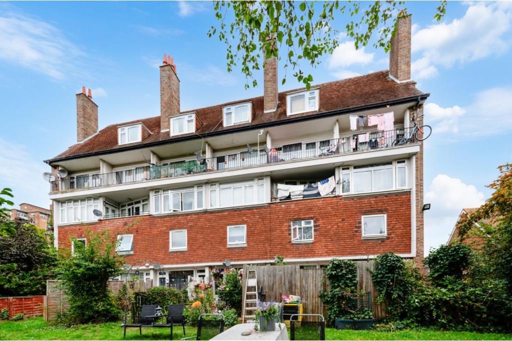 Delverton Road – Kennington – 2 Bedroom Maisonette for Sale – London SE17