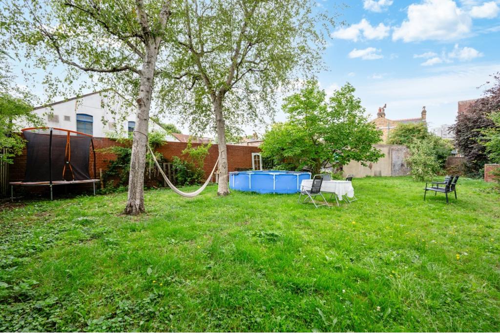 Delverton Road – Kennington – 2 Bedroom Maisonette for Sale – London SE17