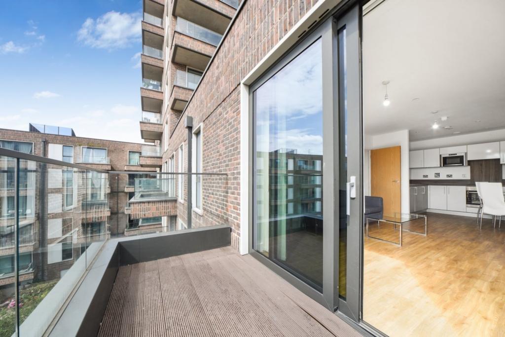 Agnes George Walk – Waterside Park – 2 Bedroom Apartment for Sale – Royal Docks, London E16