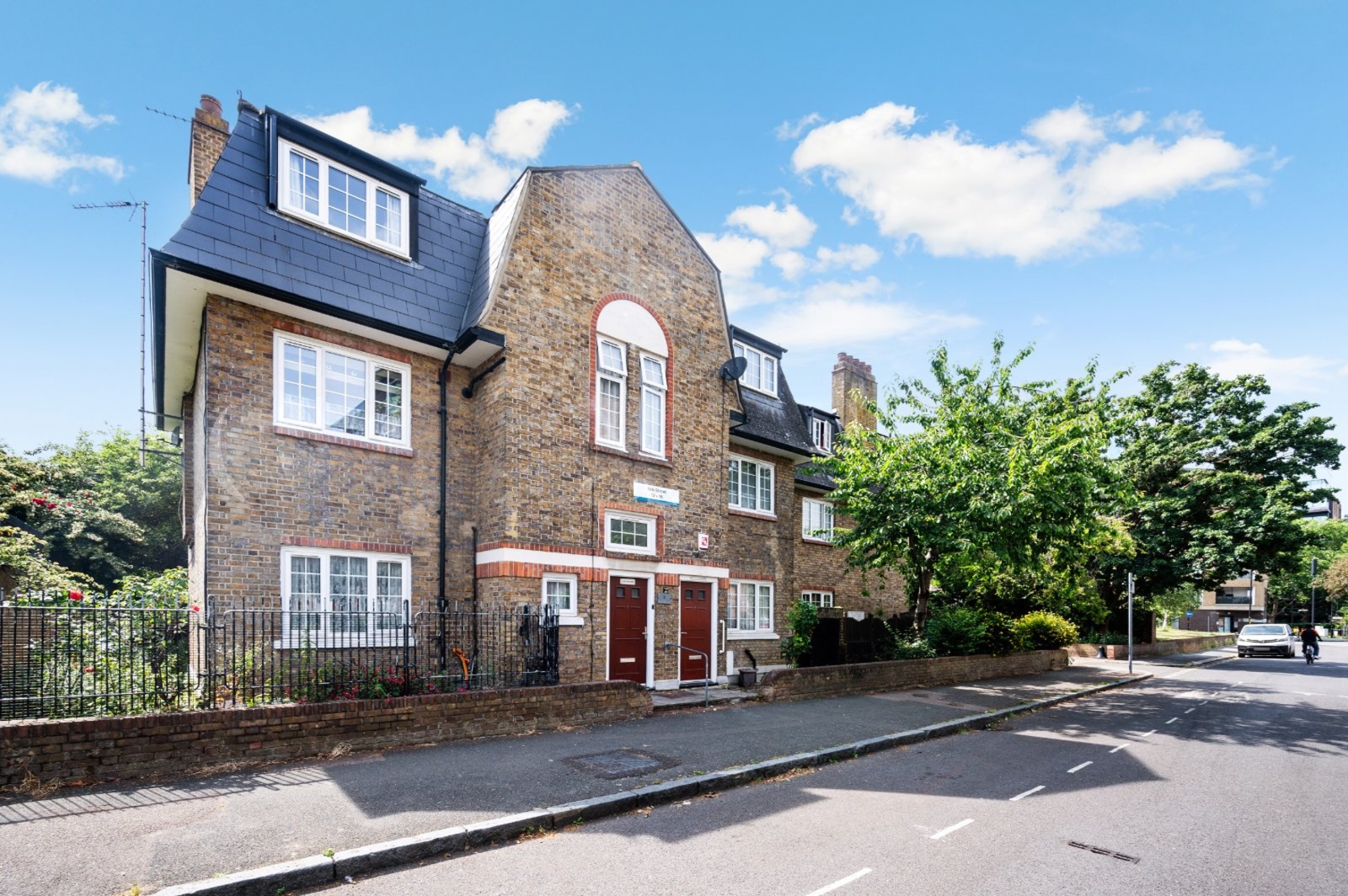 Orb Street – 2 Bedroom Maisonette for Sale – Elephant & Castle, London SE17