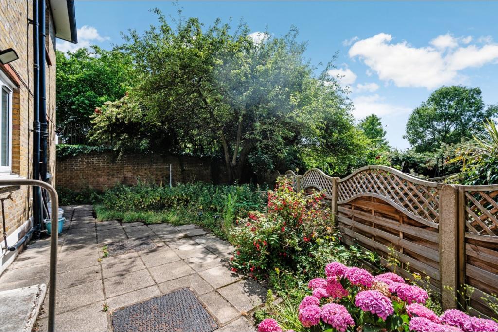 Orb Street – 2 Bedroom Maisonette for Sale – Elephant & Castle, London SE17