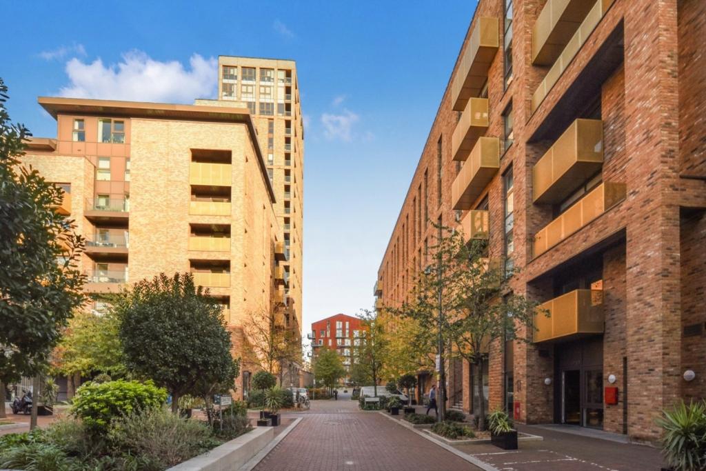 Greenland Place – 1 Bedroom Apartment for Sale – Surrey Quays, London SE8