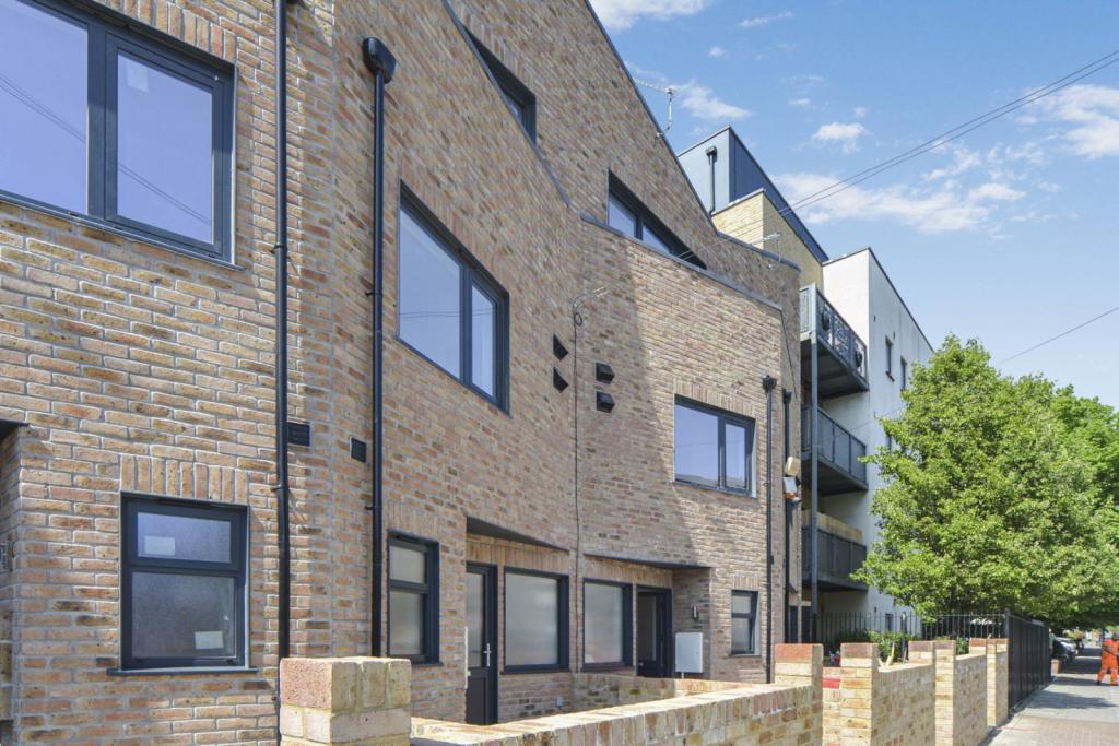 Thomas Road – 4 Bedroom Terraced House for Sale – Poplar, London E14