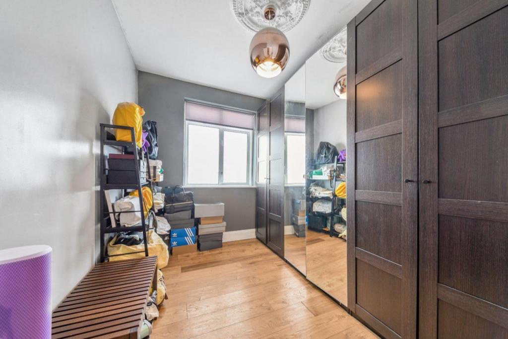 Hesperus Crescent – 3 Bedroom Semi-Detached House for Sale – Isle of Dogs, London E14