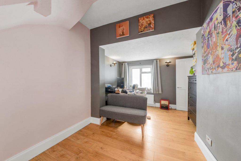 Hesperus Crescent – 3 Bedroom Semi-Detached House for Sale – Isle of Dogs, London E14