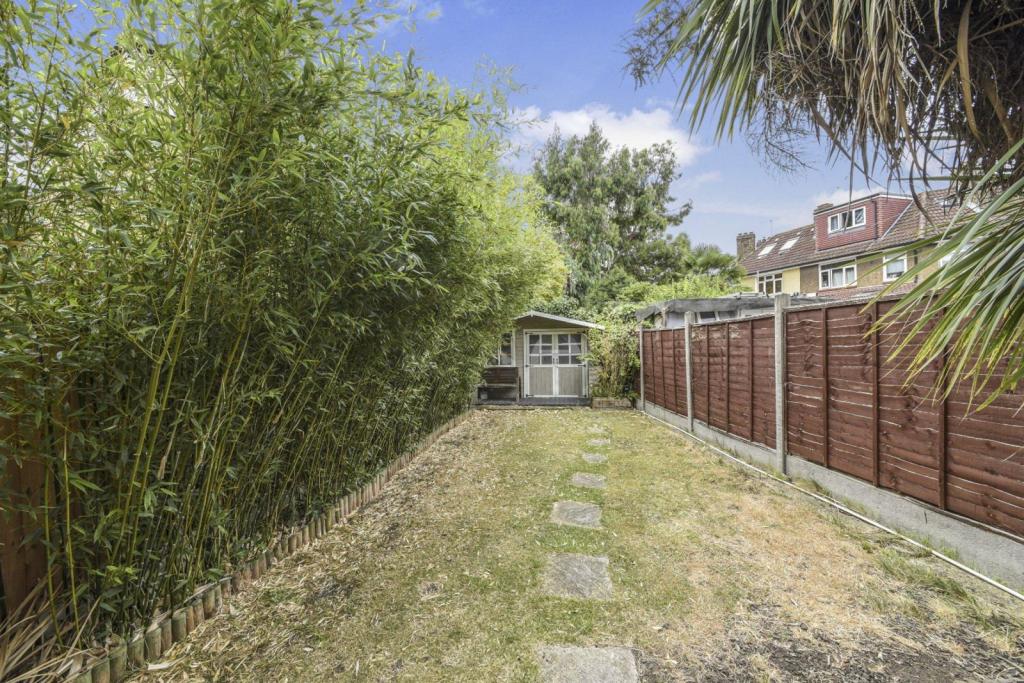 Hesperus Crescent – 3 Bedroom Semi-Detached House for Sale – Isle of Dogs, London E14