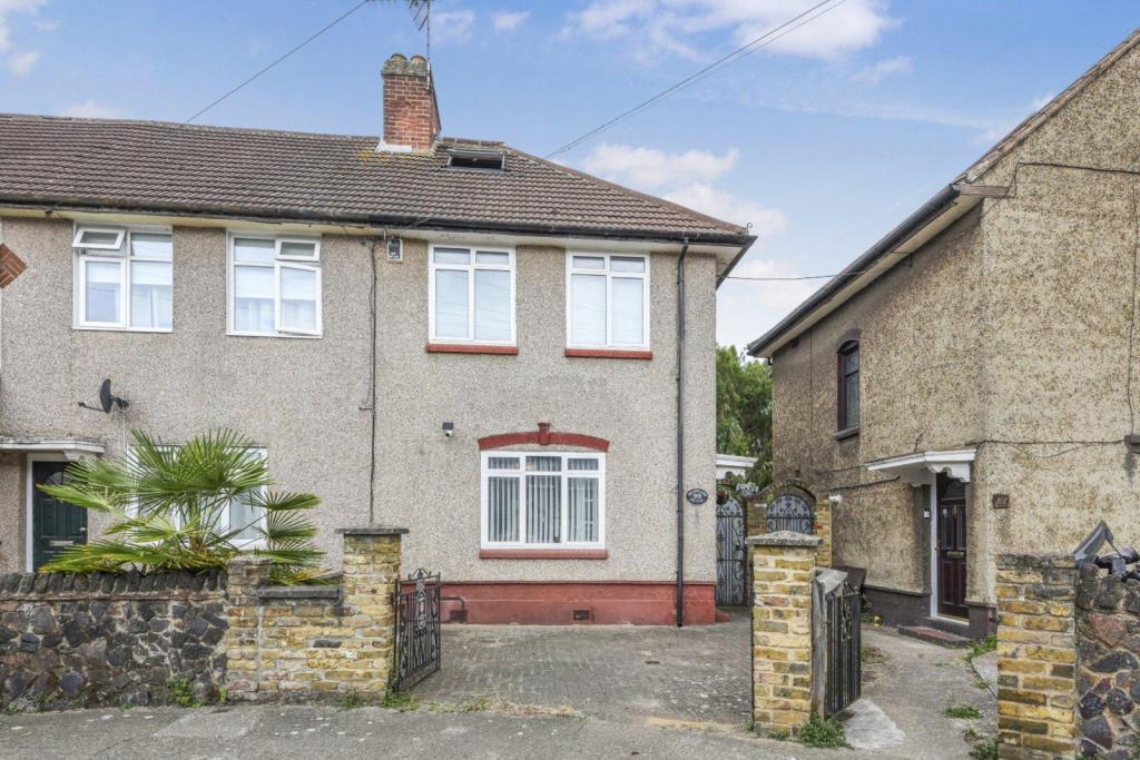 Hesperus Crescent – 3 Bedroom Semi-Detached House for Sale – Isle of Dogs, London E14