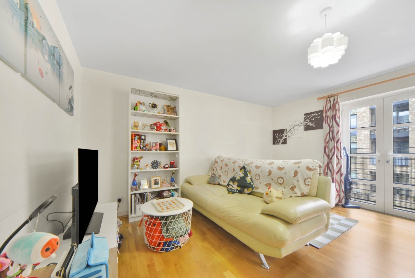 Langbourne Place – 2 Bedroom Apartment for Sale – Isle of Dogs, E14