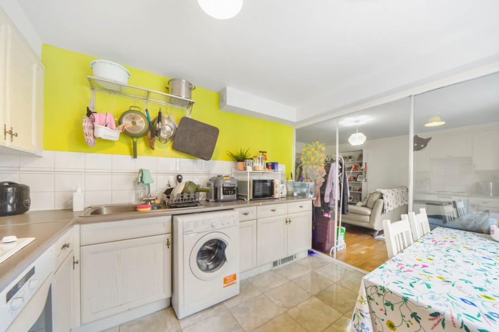 Langbourne Place – 2 Bedroom Apartment for Sale – Isle of Dogs, E14