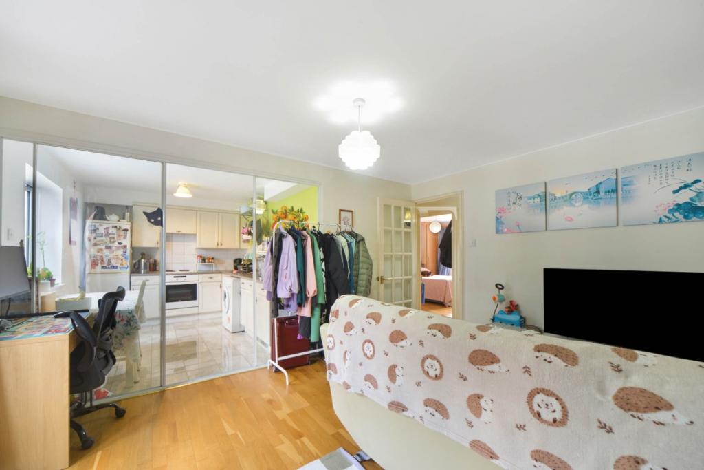 Langbourne Place – 2 Bedroom Apartment for Sale – Isle of Dogs, E14