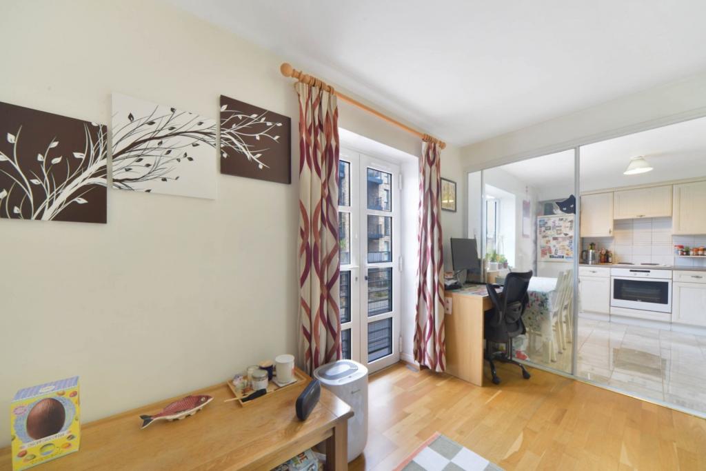 Langbourne Place – 2 Bedroom Apartment for Sale – Isle of Dogs, E14
