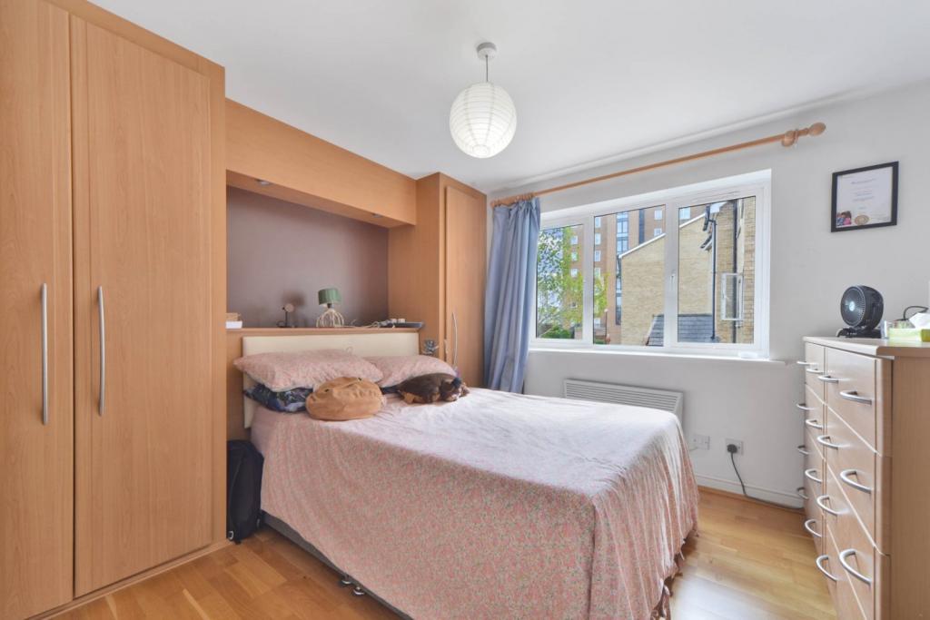 Langbourne Place – 2 Bedroom Apartment for Sale – Isle of Dogs, E14