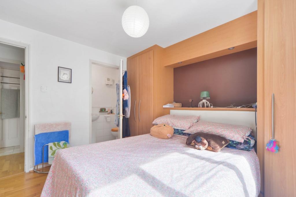 Langbourne Place – 2 Bedroom Apartment for Sale – Isle of Dogs, E14