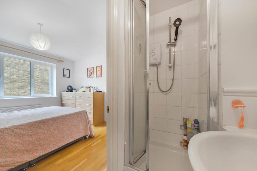 Langbourne Place – 2 Bedroom Apartment for Sale – Isle of Dogs, E14