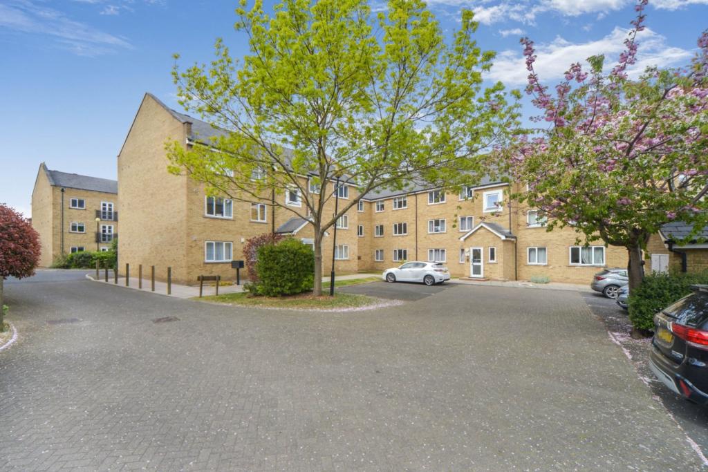 Langbourne Place – 2 Bedroom Apartment for Sale – Isle of Dogs, E14
