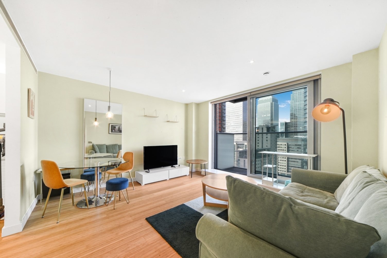 One Bedroom Apartment – Pan Peninsula Square, Canary Wharf, E14