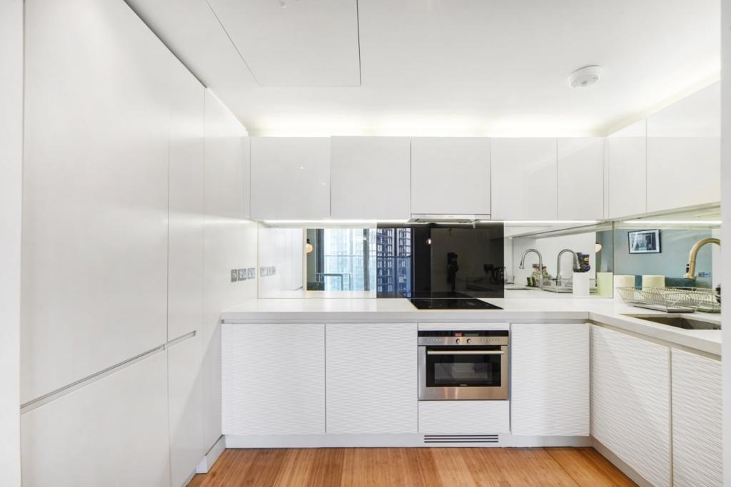 One Bedroom Apartment – Pan Peninsula Square, Canary Wharf, E14