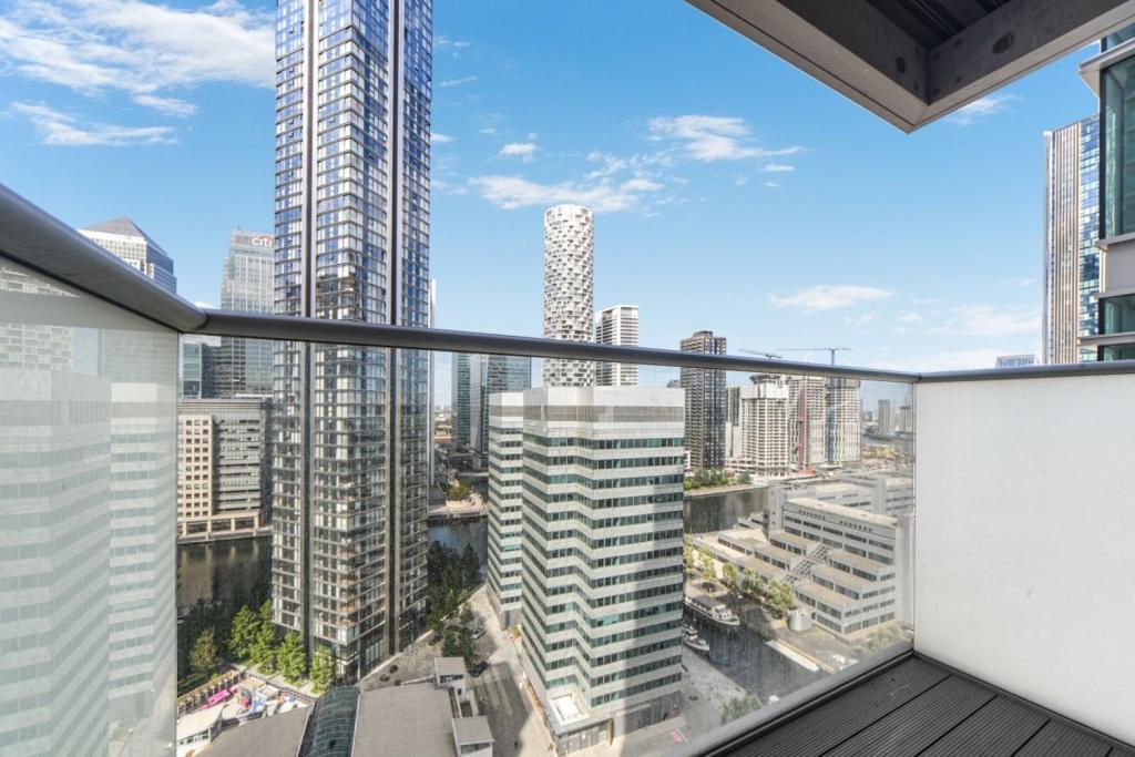 One Bedroom Apartment – Pan Peninsula Square, Canary Wharf, E14