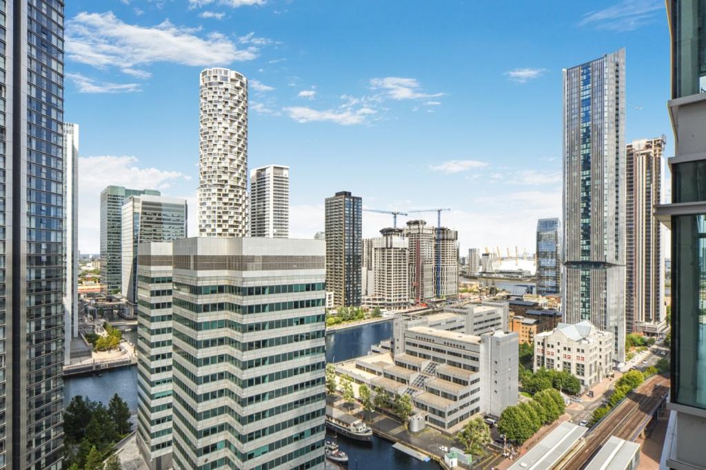 One Bedroom Apartment – Pan Peninsula Square, Canary Wharf, E14