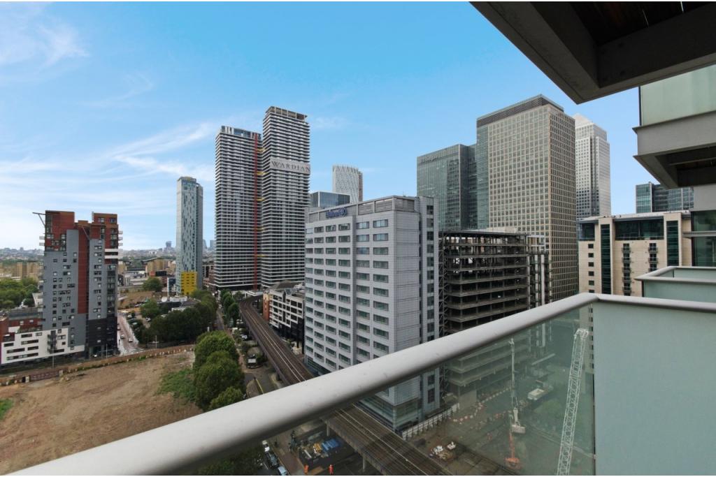 Studio Apartment – Pan Peninsula Square, Canary Wharf, E14