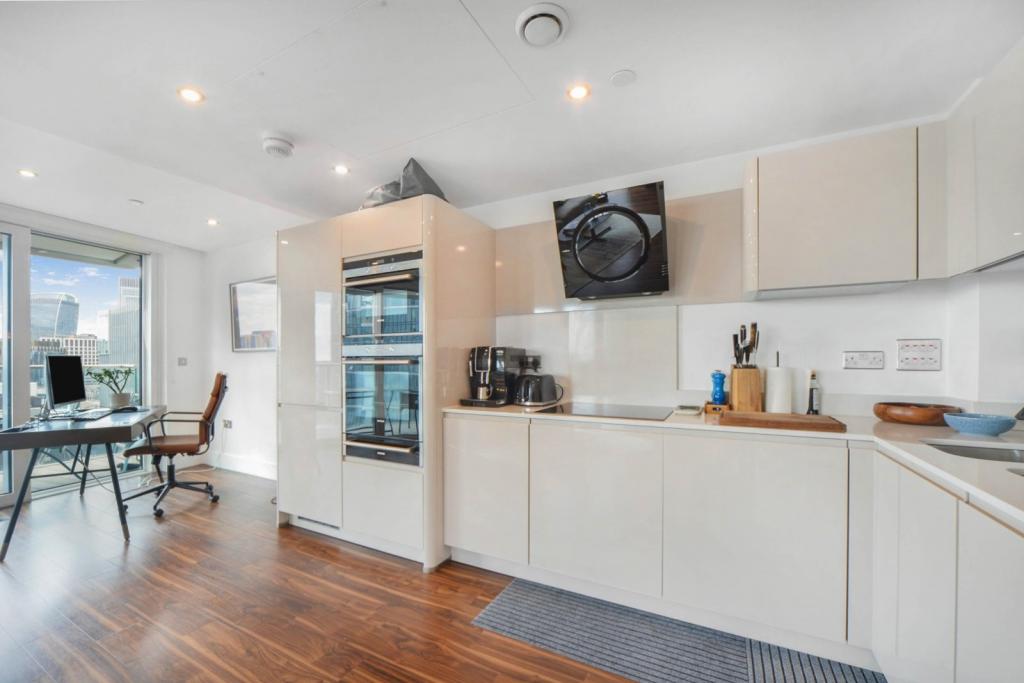 Altitude Point – 3 Bedroom Apartment for Sale – Aldgate, London E1