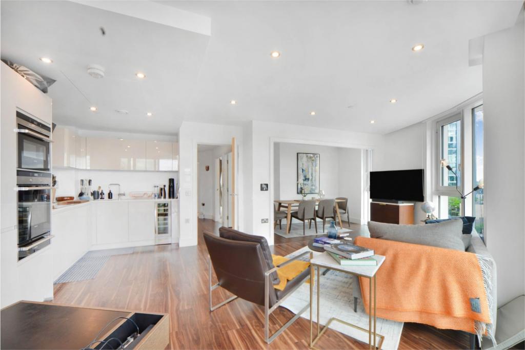 Altitude Point – 3 Bedroom Apartment for Sale – Aldgate, London E1
