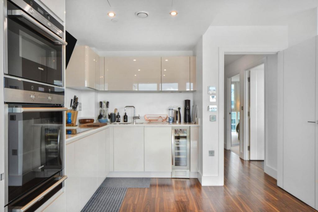 Altitude Point – 3 Bedroom Apartment for Sale – Aldgate, London E1