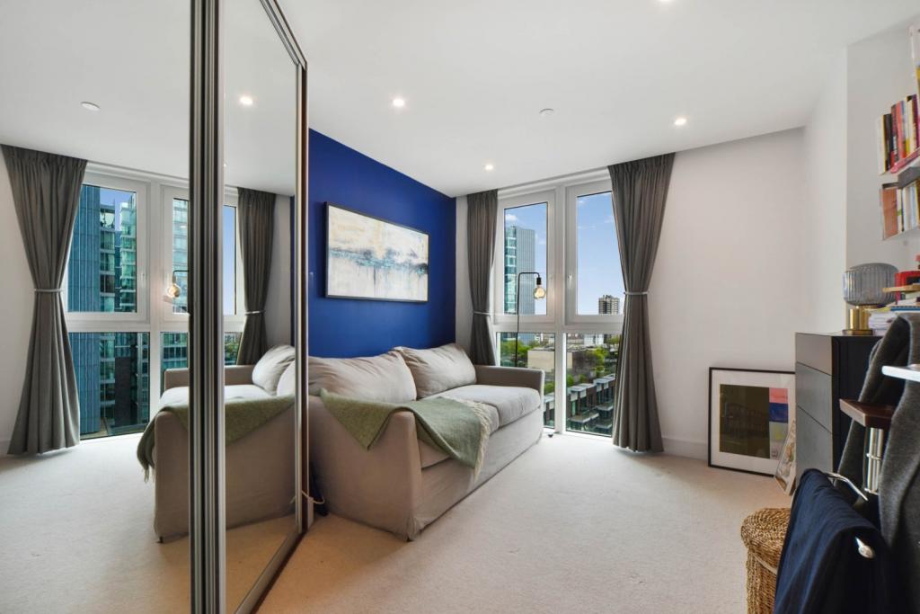 Altitude Point – 3 Bedroom Apartment for Sale – Aldgate, London E1