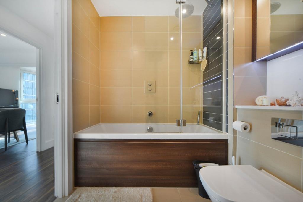 Altitude Point – 3 Bedroom Apartment for Sale – Aldgate, London E1