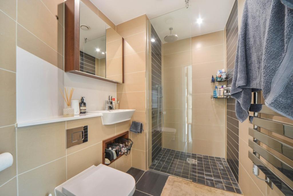Altitude Point – 3 Bedroom Apartment for Sale – Aldgate, London E1