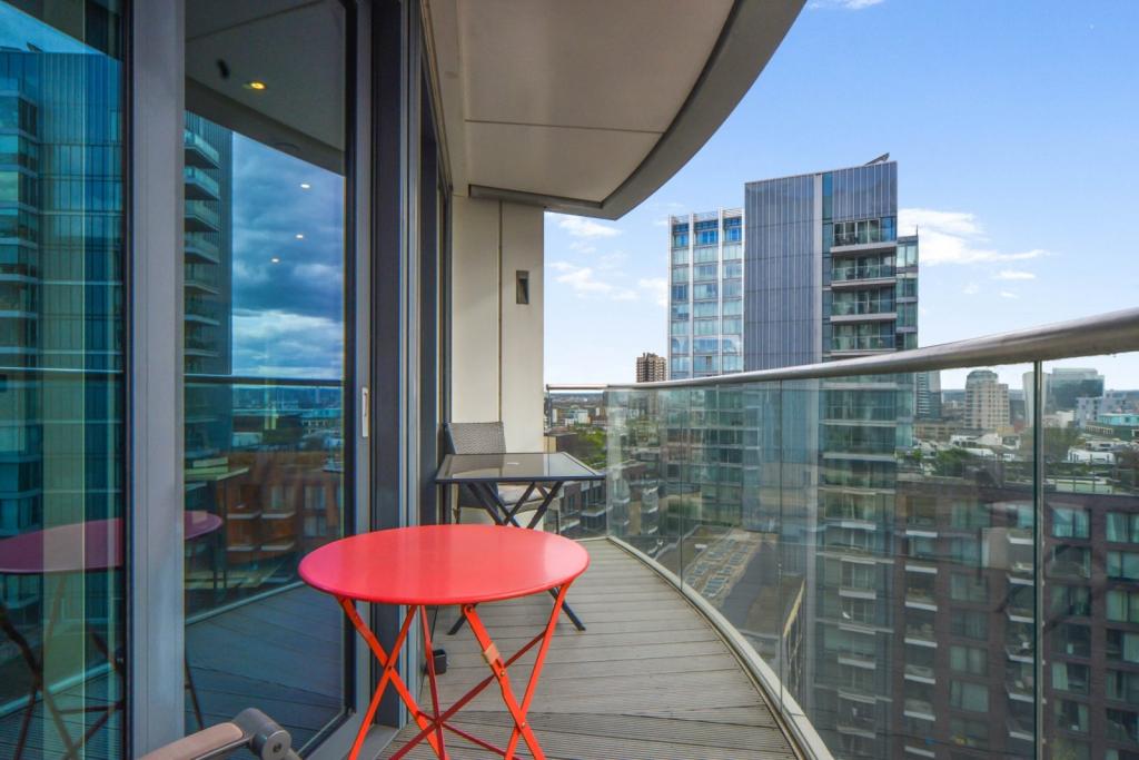 Altitude Point – 3 Bedroom Apartment for Sale – Aldgate, London E1