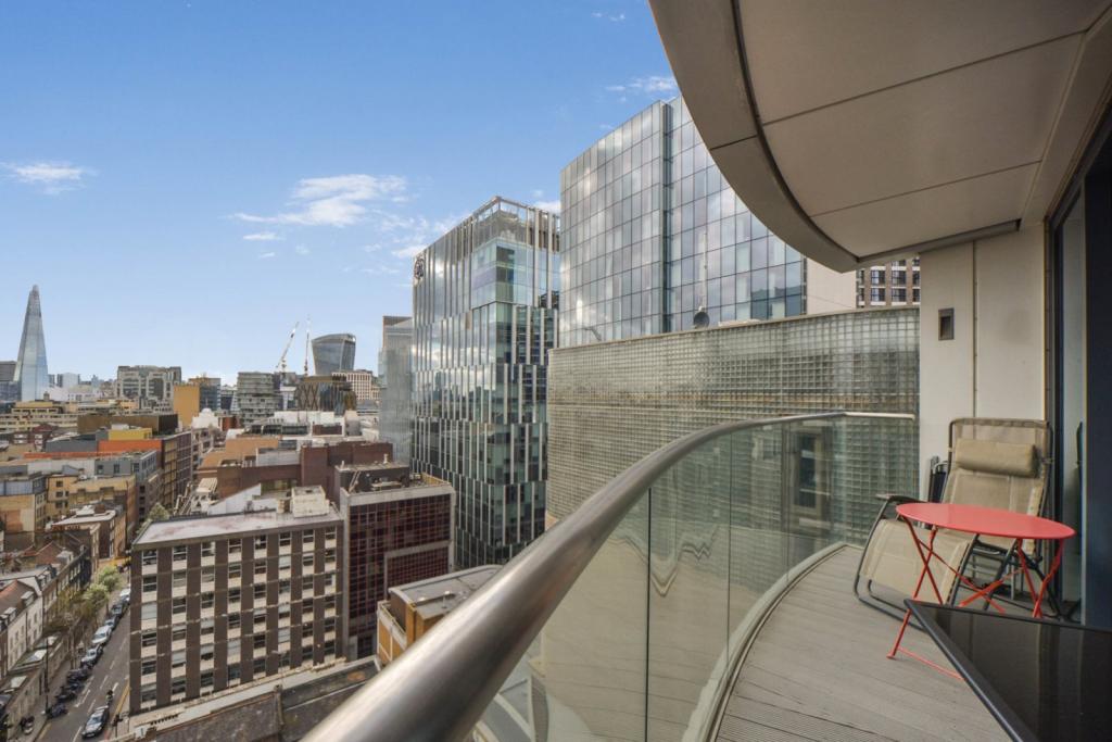 Altitude Point – 3 Bedroom Apartment for Sale – Aldgate, London E1