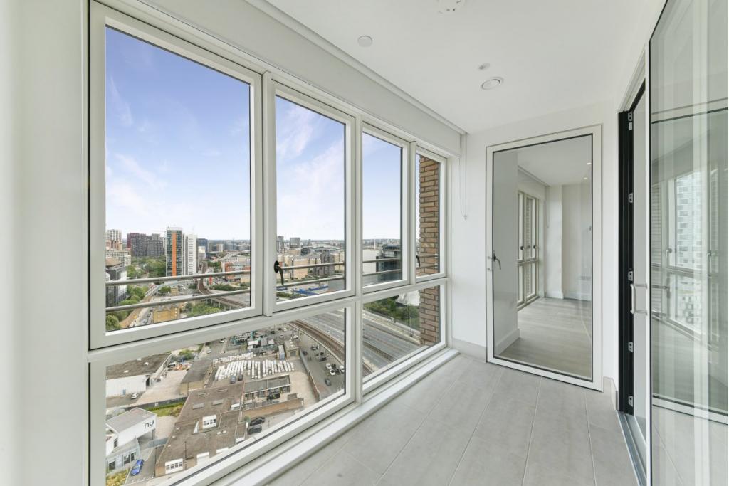 Royal Captain Court – 1 Bedroom Apartment for Sale – Blackwall Reach, E14
