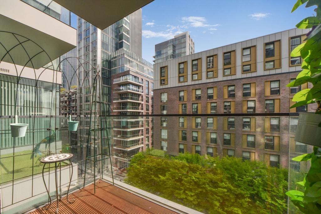 Goodman’s Fields – 2 Bedroom Apartment – £1,000,000 Guide Price – Aldgate, London E1