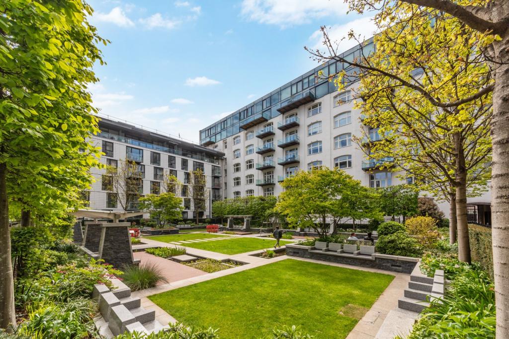 Goodman’s Fields – 2 Bedroom Apartment – £1,000,000 Guide Price – Aldgate, London E1