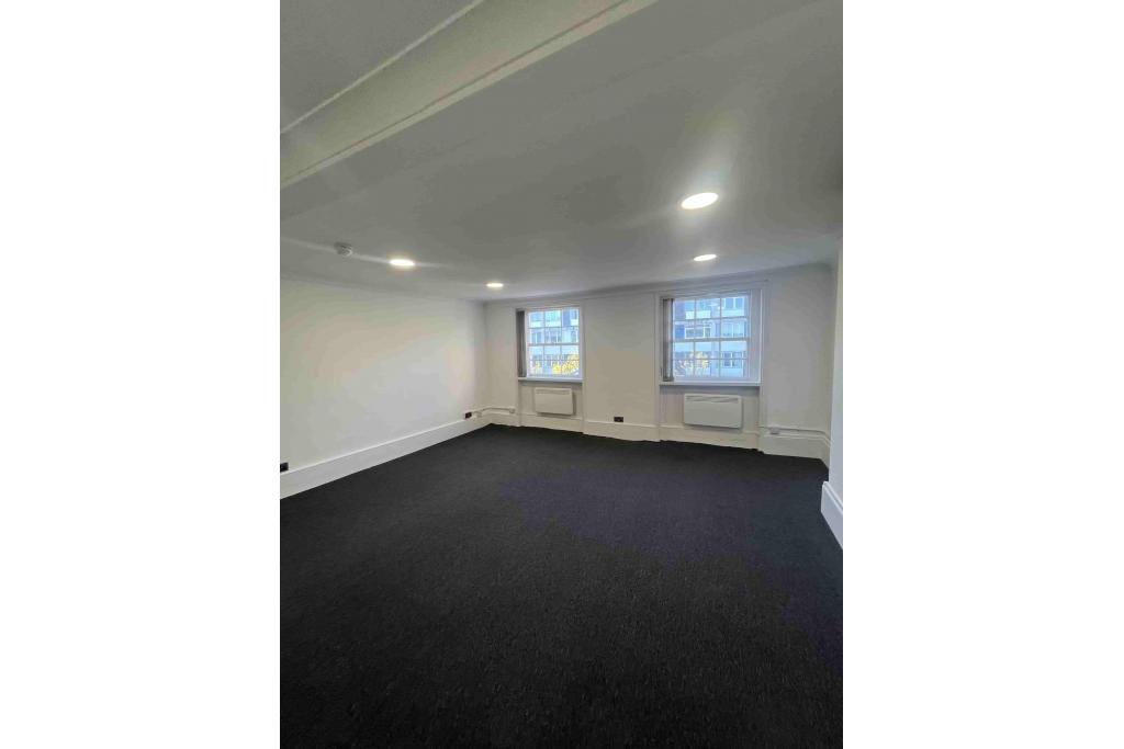 135 Notting Hill Gate – Office Space for Lease – 683 sq ft – Notting Hill, London W11